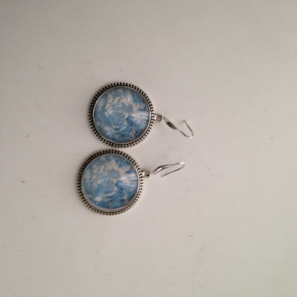 Pair of Blue Willow Dangling Earrings - Picture 3 of 5
